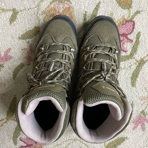 NEW! Bear paw hiking shoes